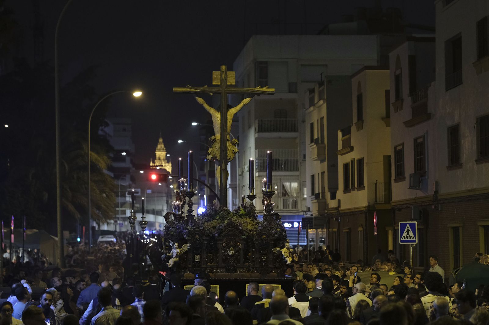 Las imágenes de la Hdad. de Pasión y Muerte (Triana) en la Semana Santa de Sevilla 2024