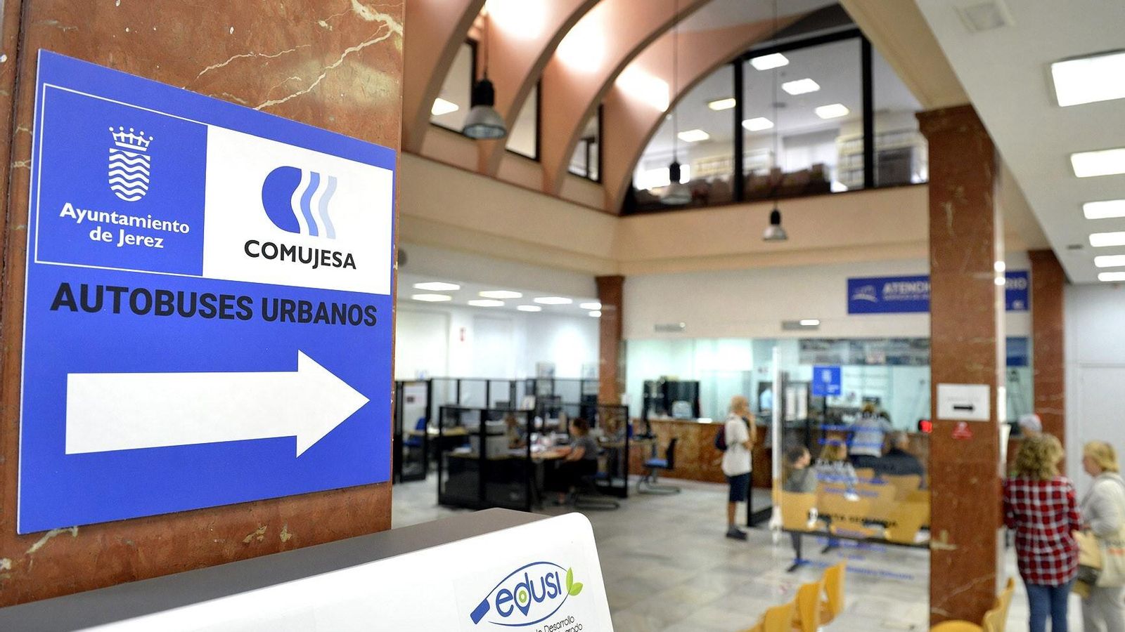 Señalización de la nueva oficina de los autobuses urbanos.