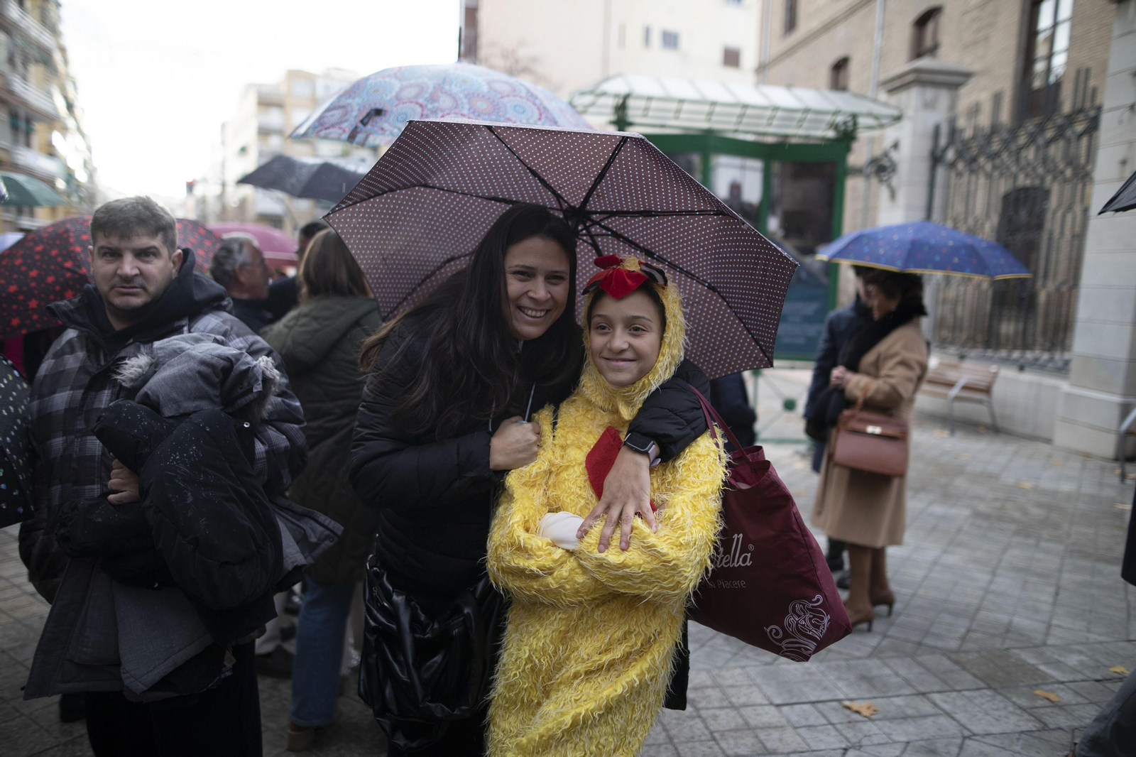 En la cabalgata del viernes hubo que sacar el paraguas.