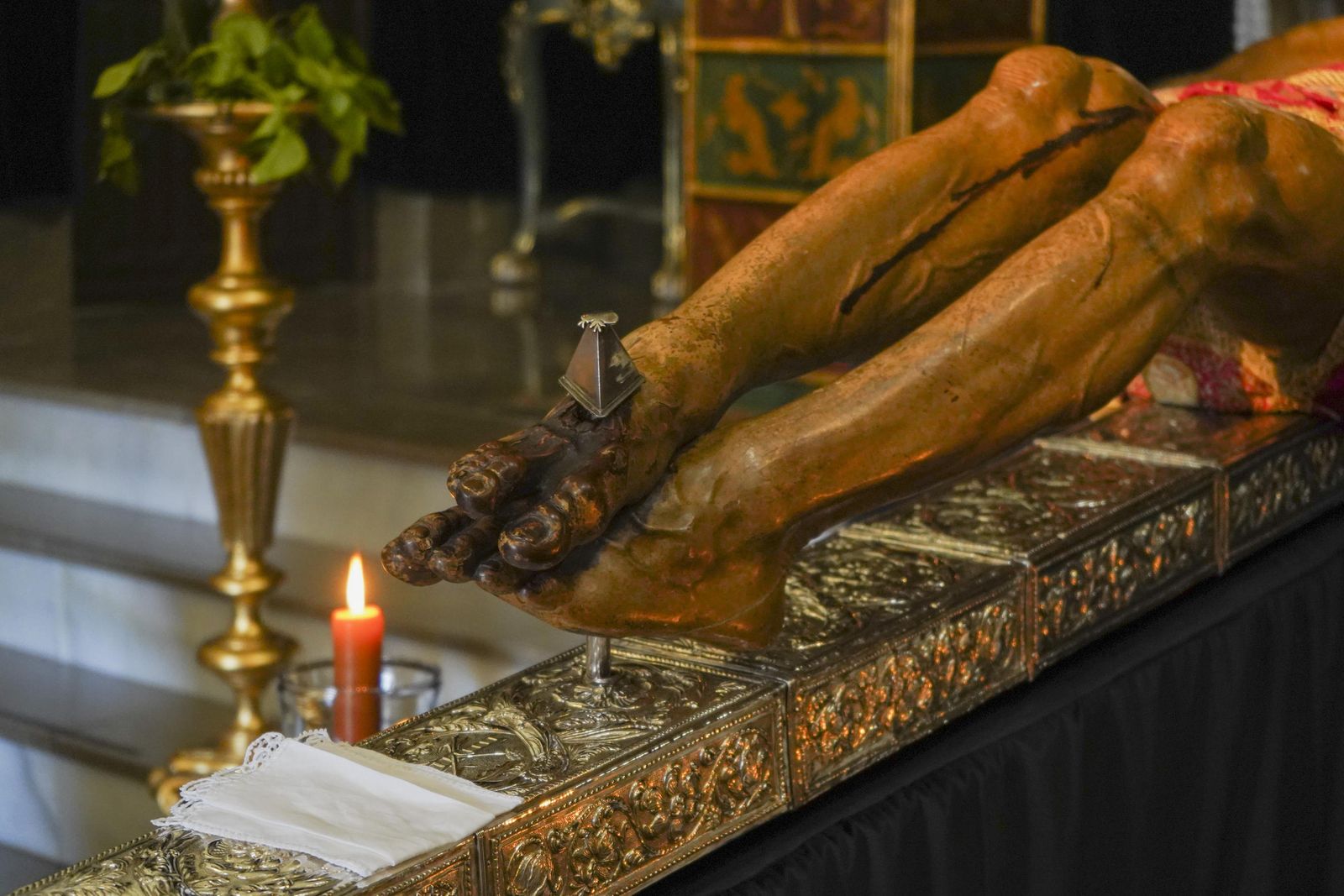 El besapiés al Cristo de San Agustín, en imágenes