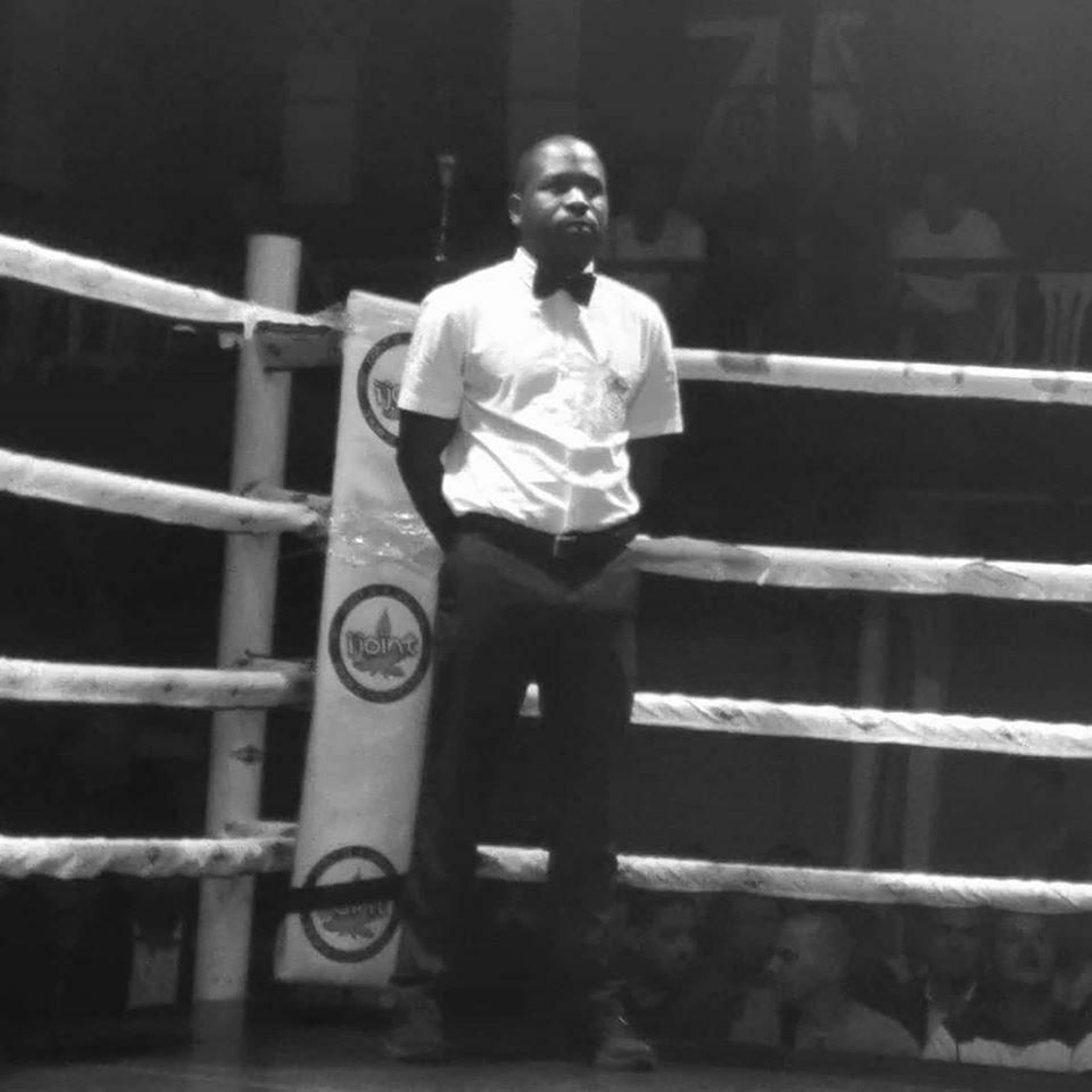 Kelvin de la Nieve, en su debut como árbitro de boxeo.