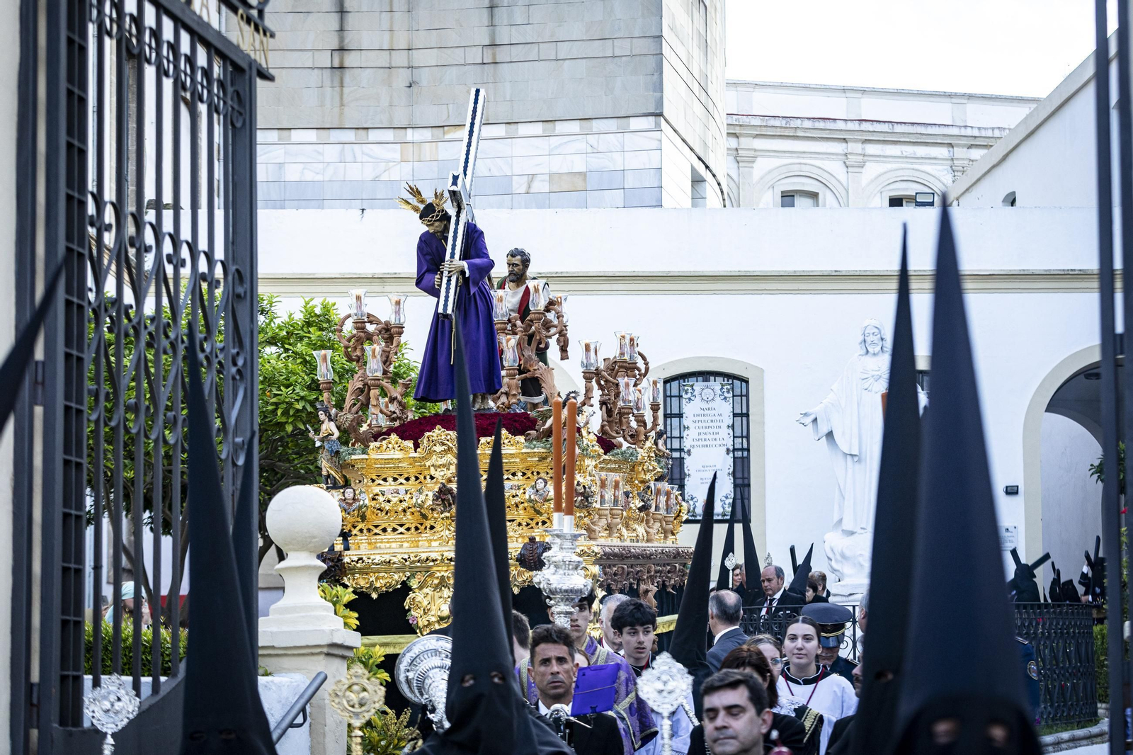 Las imágenes de Afligidos de El Puerto en el Lunes Santo de la Semana Santa 2025