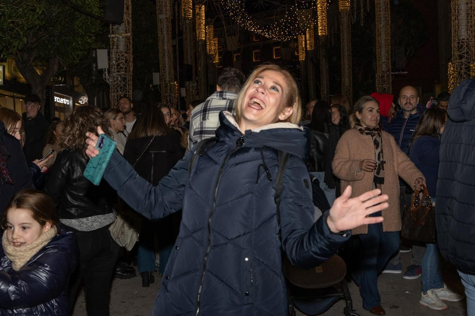 Jaén enciende su Navidad con sus habitantes echados a la calle