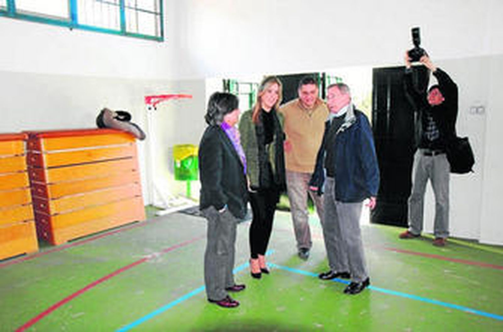 La delegada Patricia Alba visitó ayer las obras realizadas en el instituto.