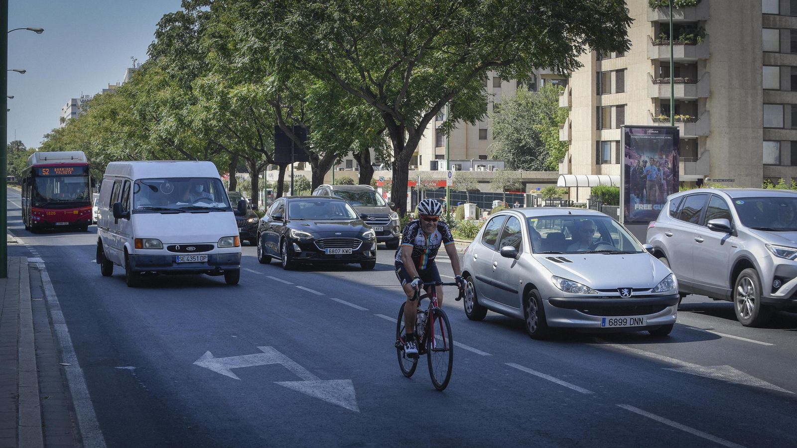 La avenida San Francisco Javier, por cuya mediana pasará el tranvía.