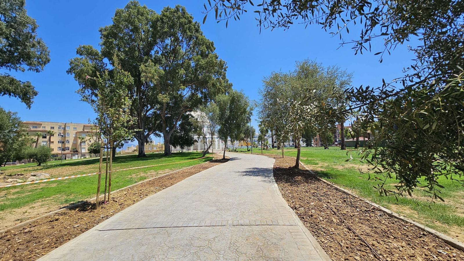 Fotos de los nuevos 12.000 metros cuadrados de zonas verdes de la Ermita, en Algeciras Fotos de los nuevos 12.000 metros cuadrados de zonas verdes de la Ermita, en Algeciras