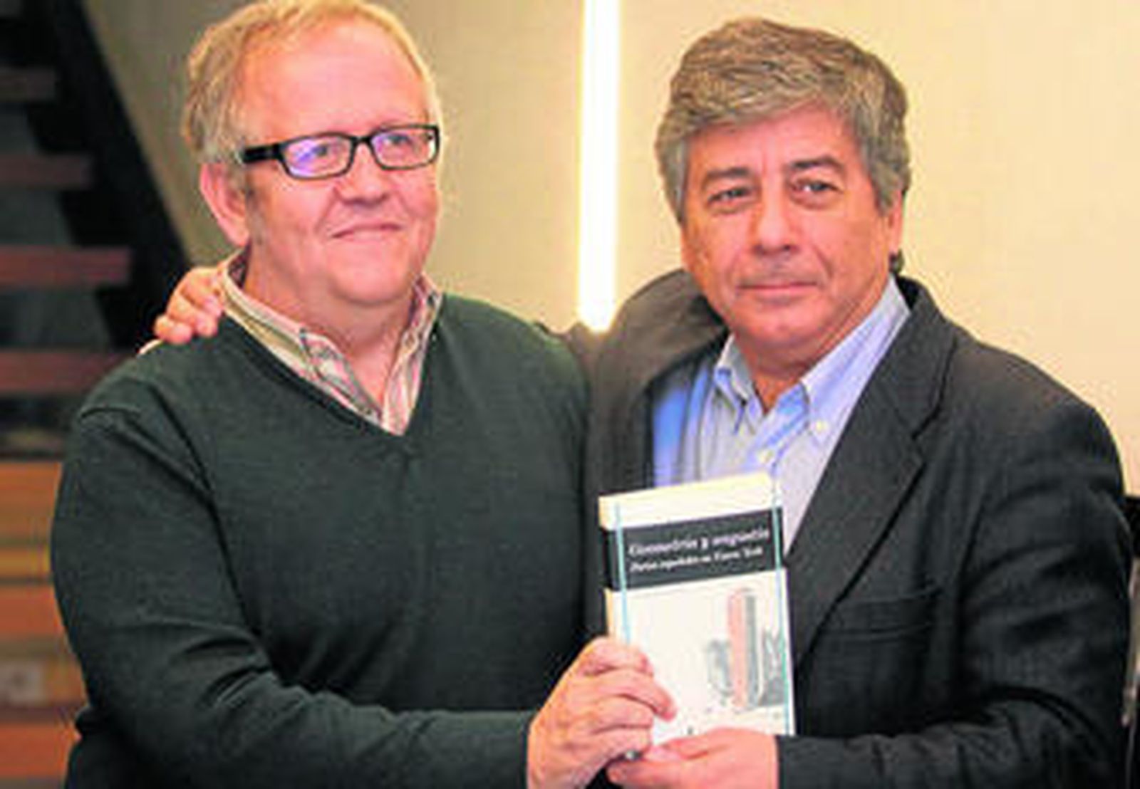 Juan José Téllez y Julio Neira, ayer, en el Centro Andaluz de las Letras.