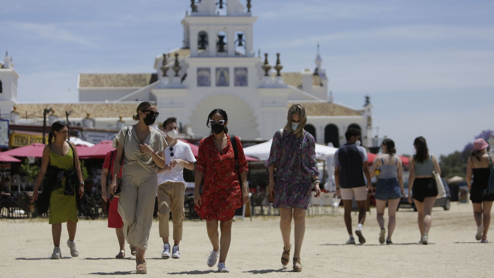 Imágenes de un viernes de Rocío sin romería