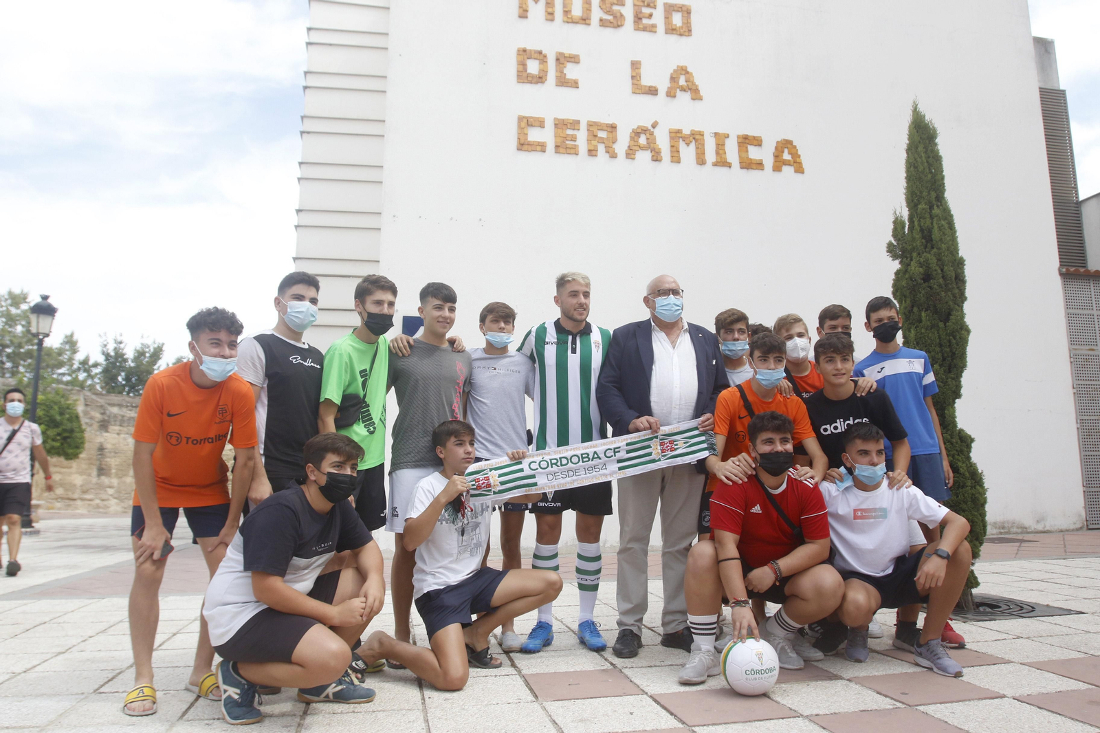 La presentación de Antonio Casas como jugador del Córdoba CF, en imágenes