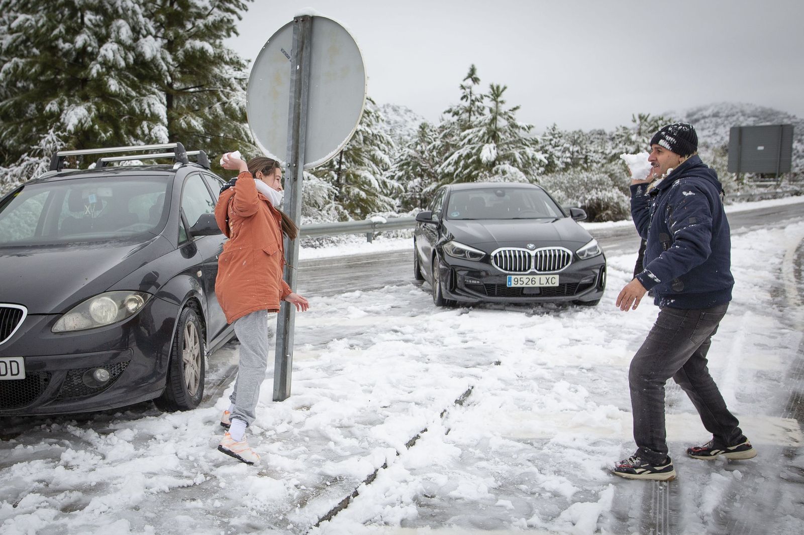 Las imágenes de la nevada sorpresa caída este lunes en Granada