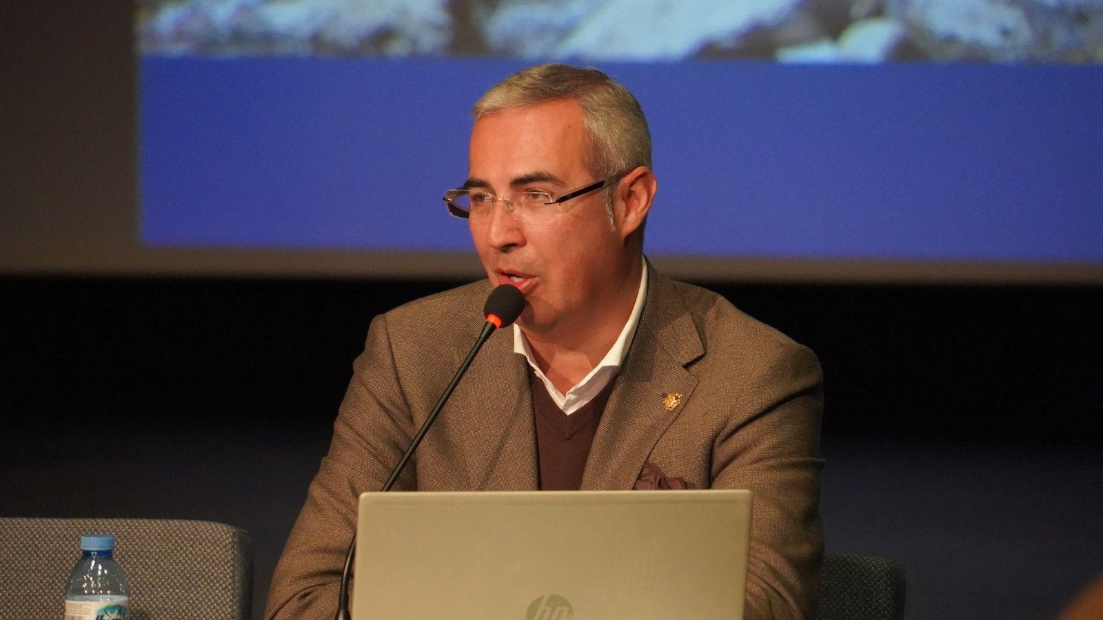 El funcionado e historiador Antonio Campos.