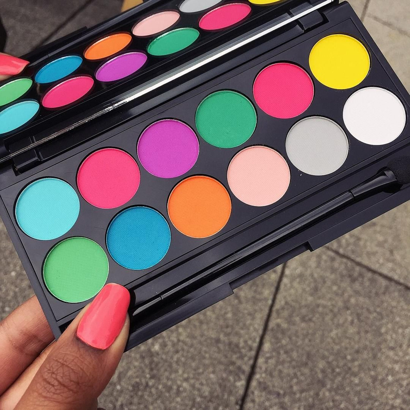 Paleta i-Divine en tonos neón, de Sleek.