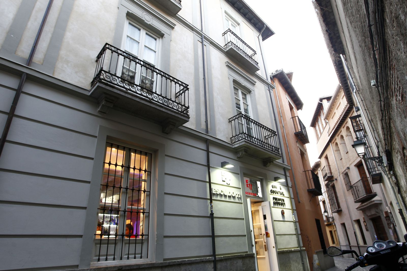 Calle Escudo del Carmen.