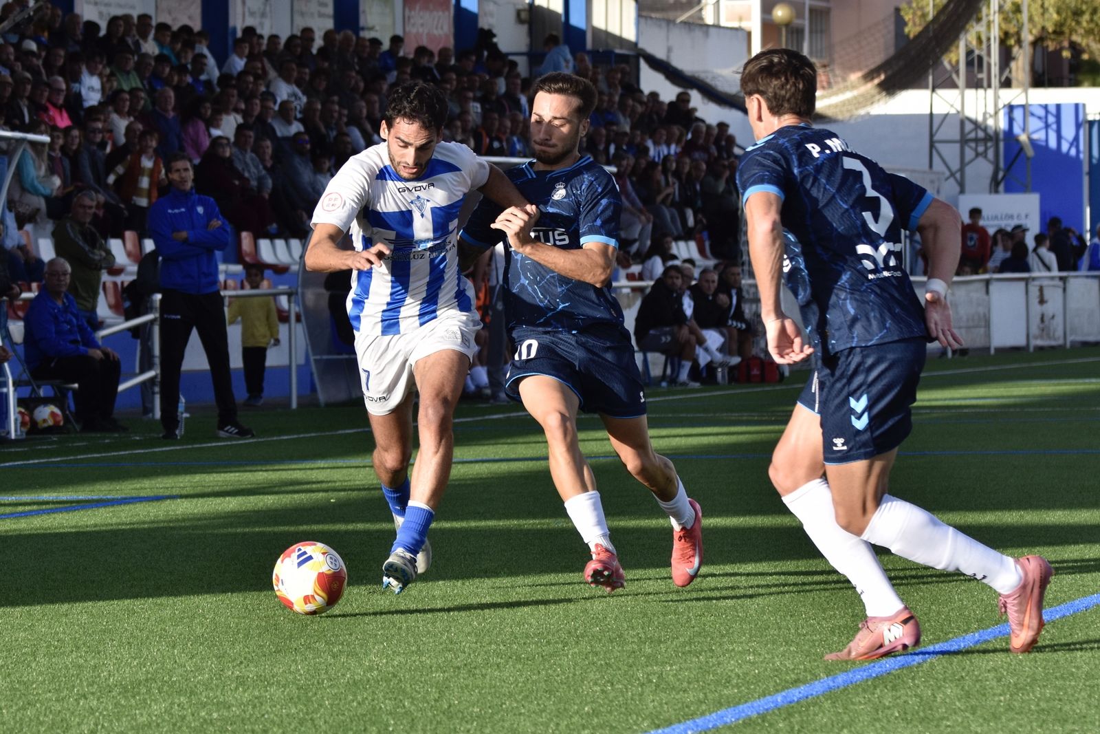 Las fotos del Bollullos CF - Real Balompédica Linense de Tercera Federación (0-0)