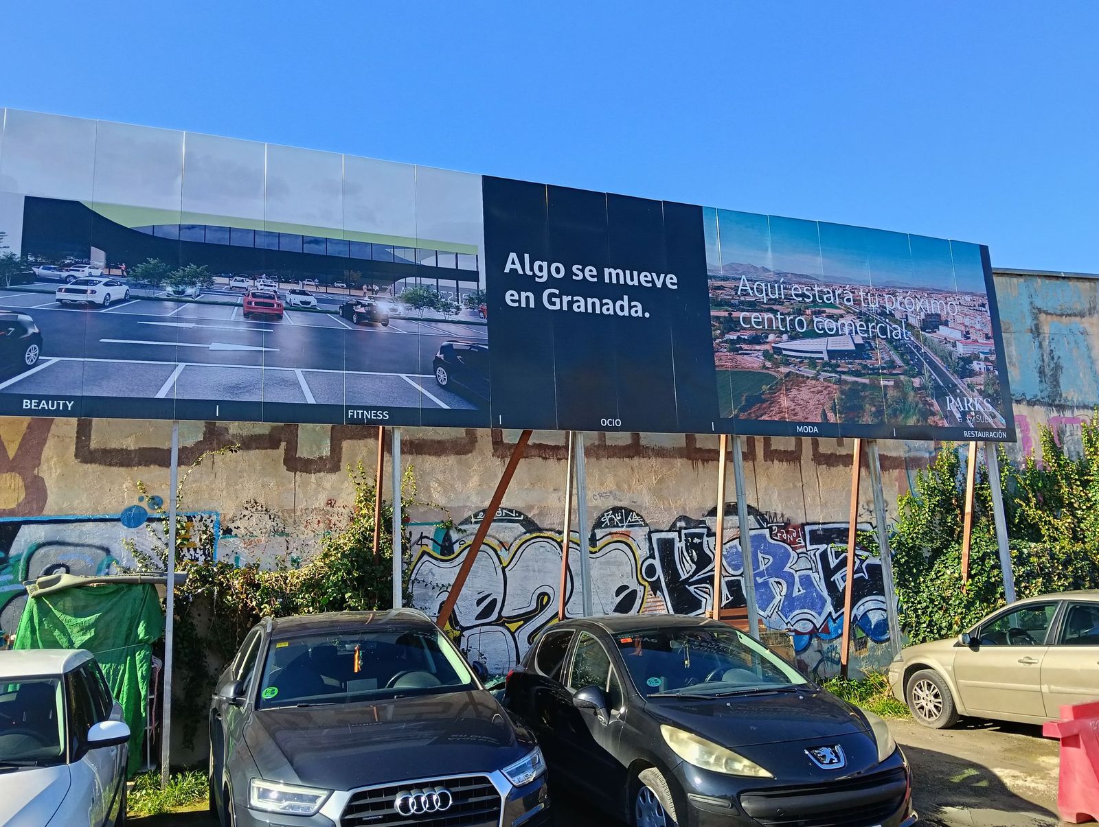 Imagen del cartel promocional del futuro centro comercial de Granada en los terrenos de la antigua piscina Miami