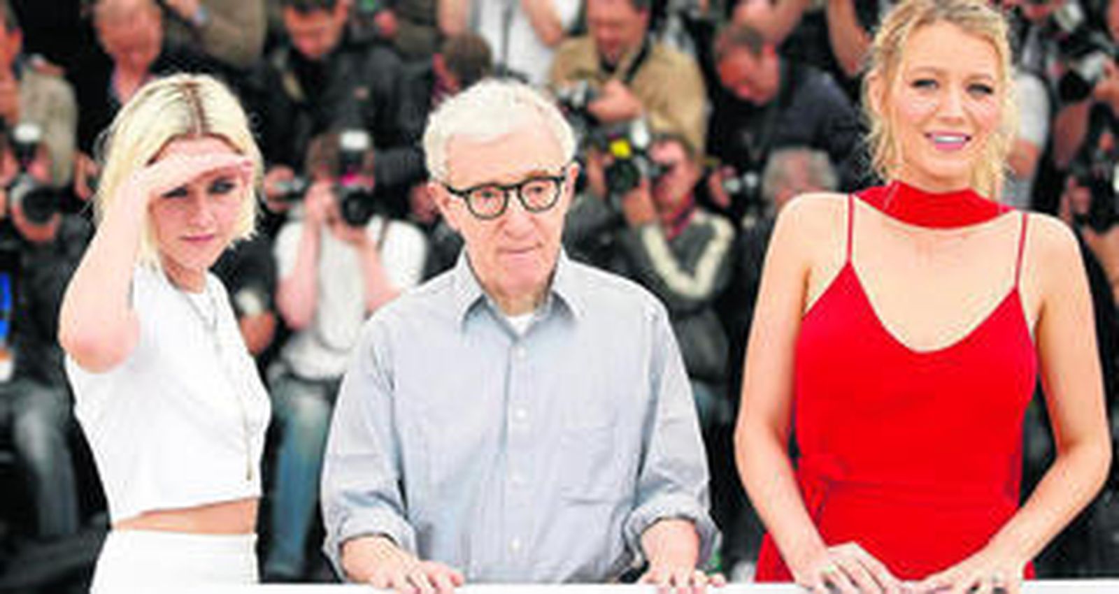 Woody Allen posa junto a Kristen Stewart y Blake Lively.