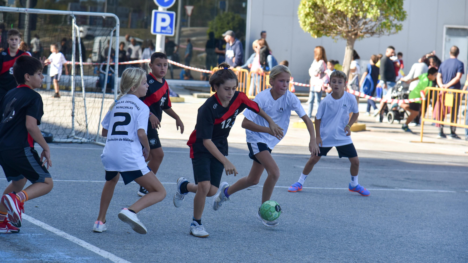 Las fotos de la jornada de balonmano calle del Ciudad de Algeciras en Bahía Plaza