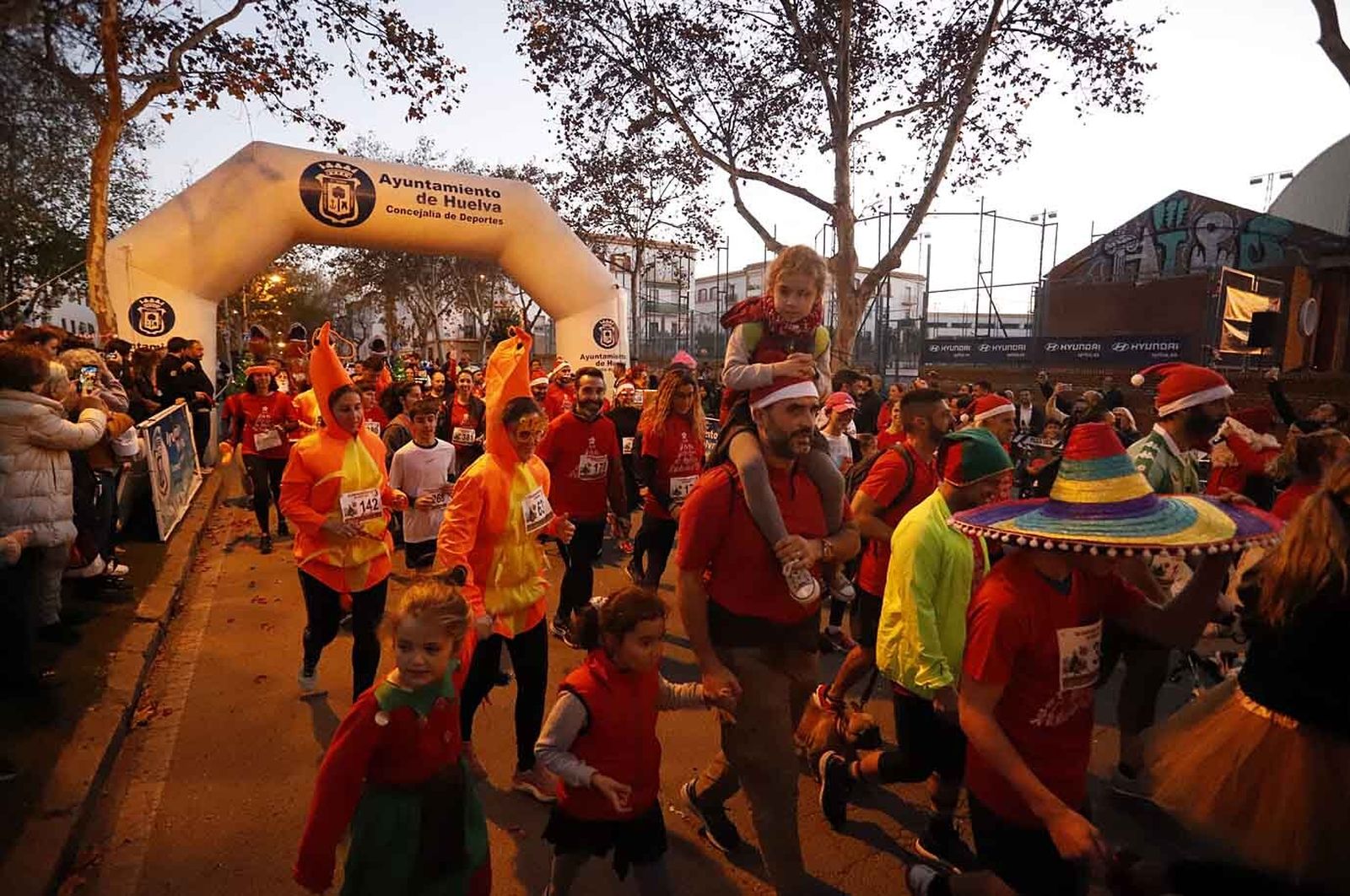 Imágenes de la carrera de San Silvestre en Huelva