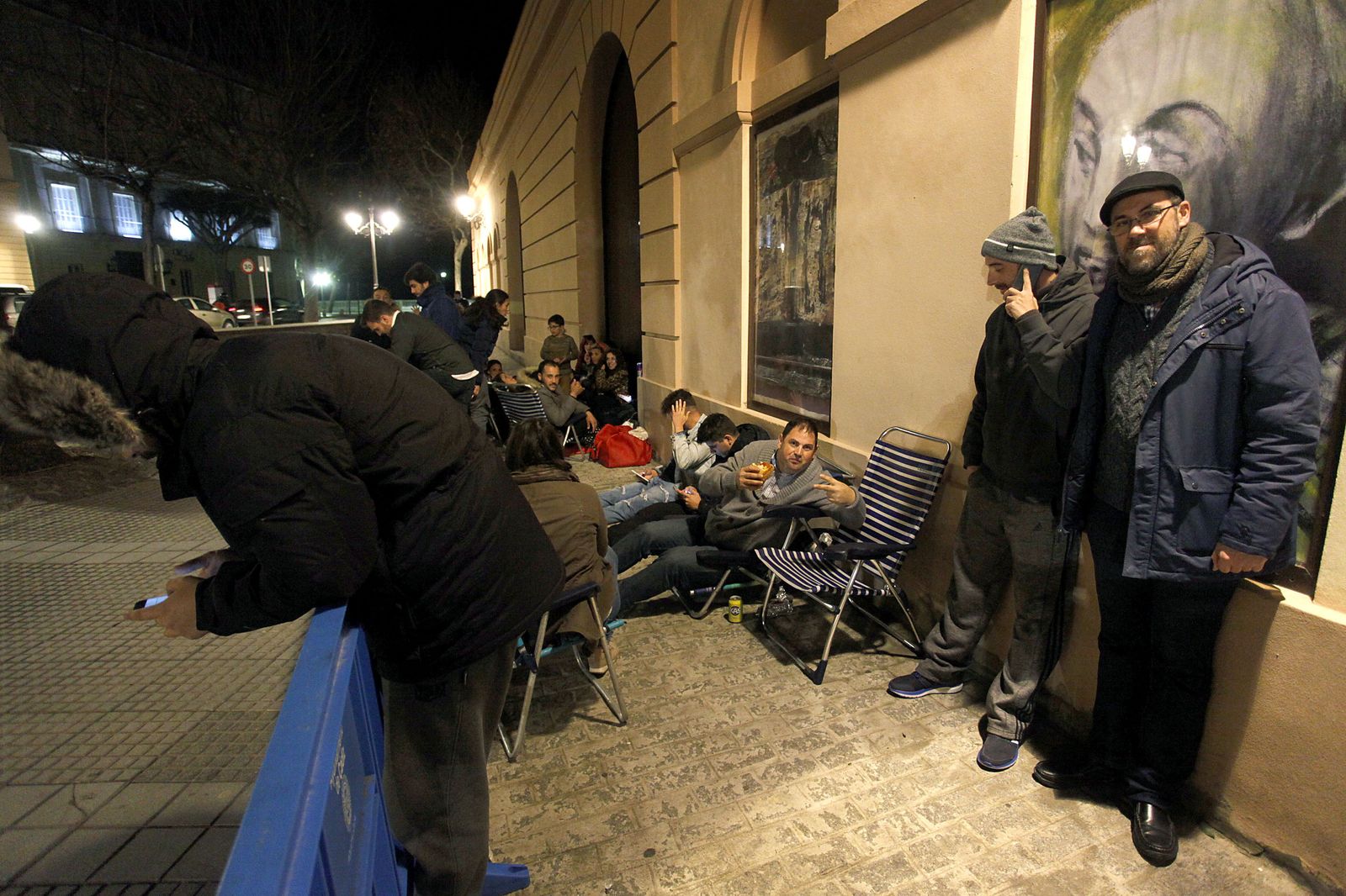 La cola se formó en el Baluarte en cuanto se difundió la noticia.