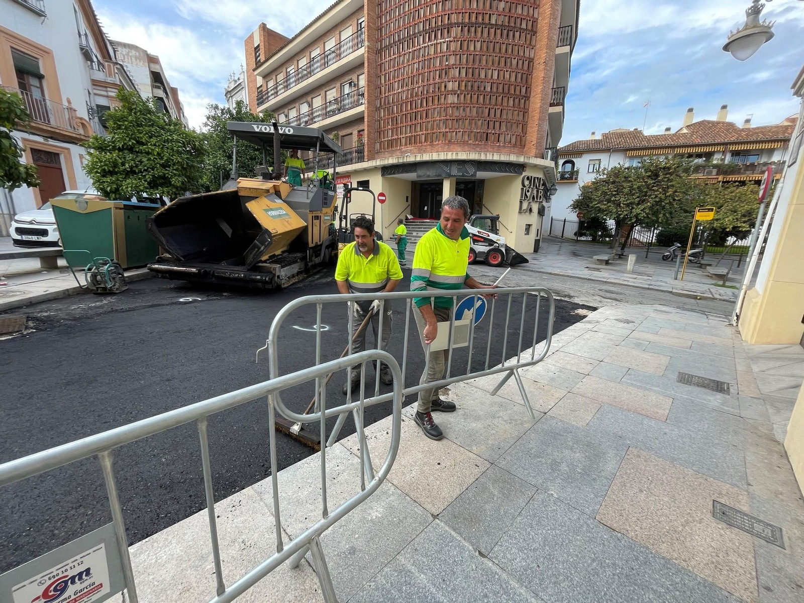 La calle Alfaros tras su primera fase de obras, en imágenes