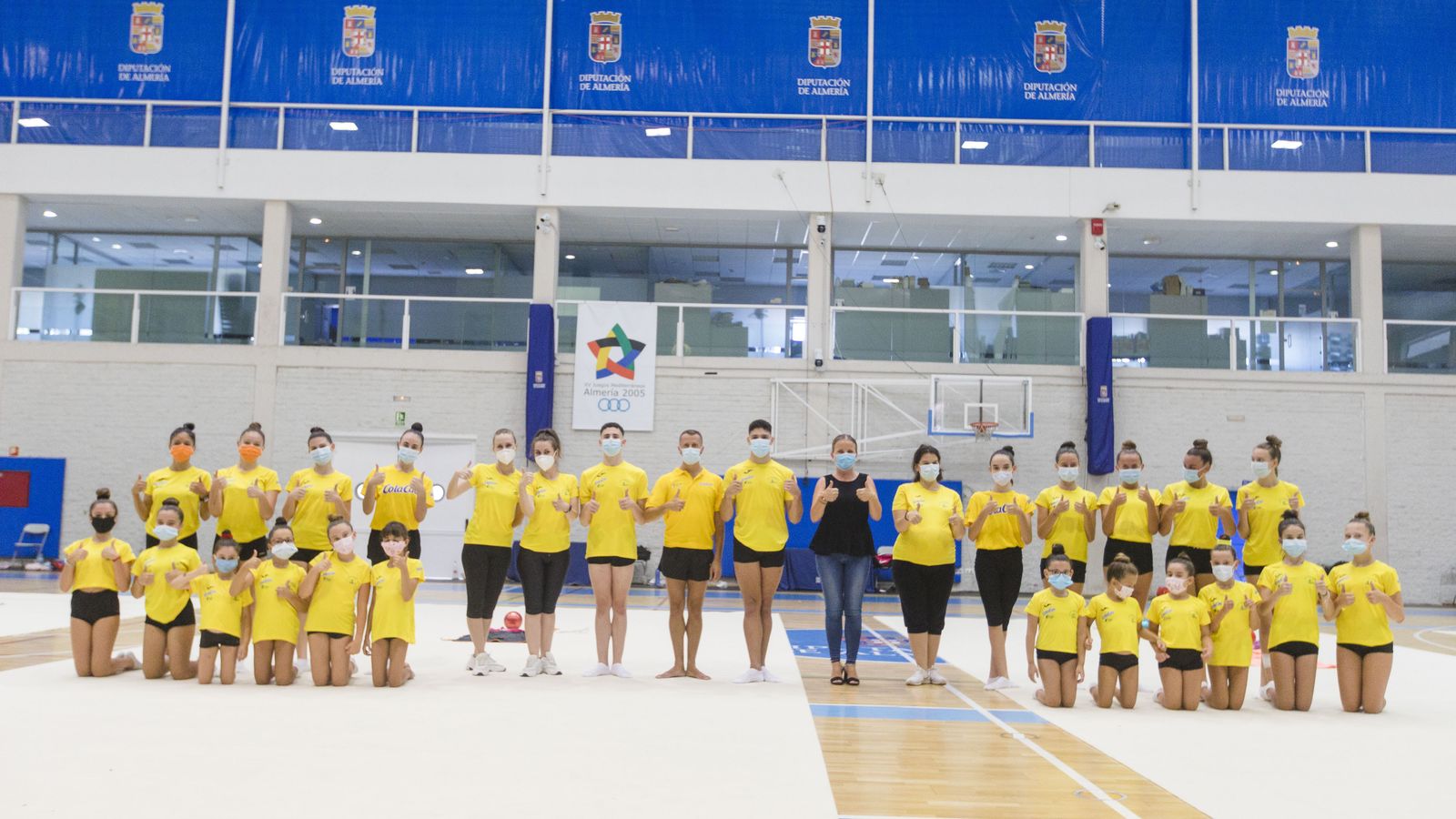 La diputada de Deportes, María Luisa Cruz, con miembros del CD Purpurina