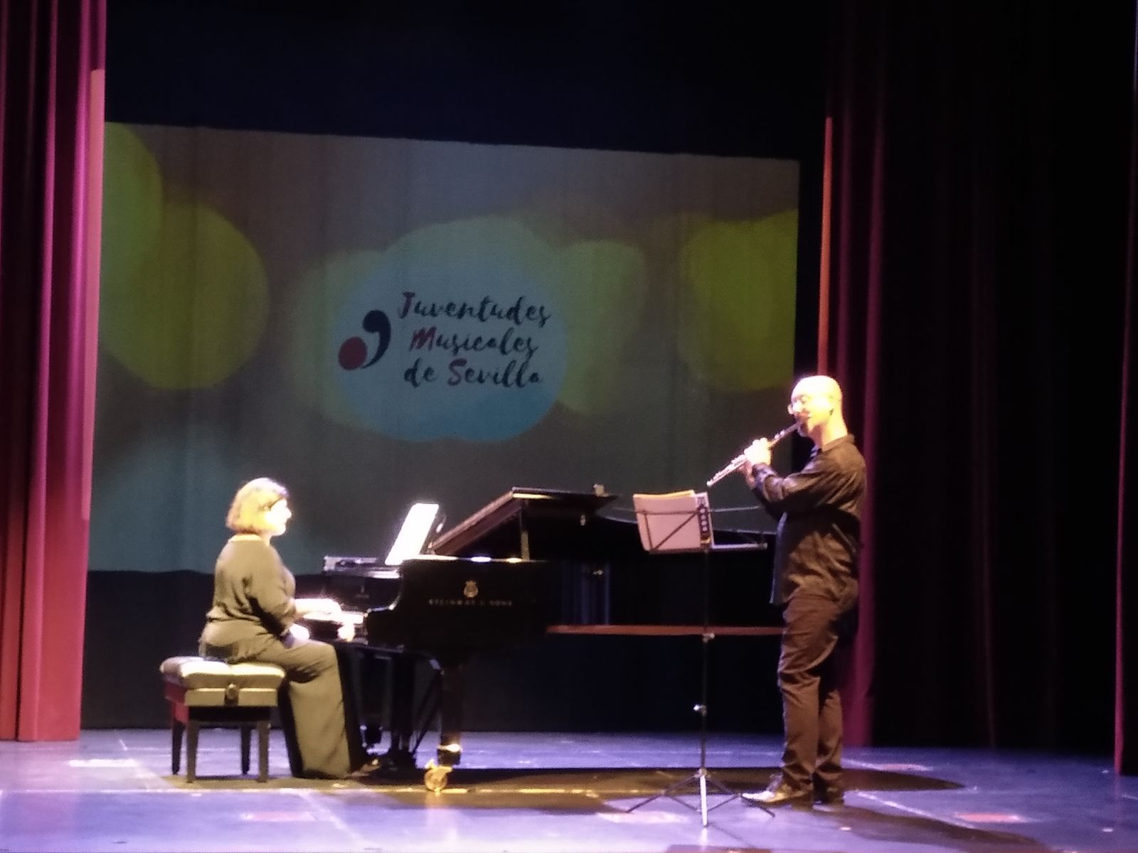 Auxiliadora Gil y Juan Ronda en Cajasol.