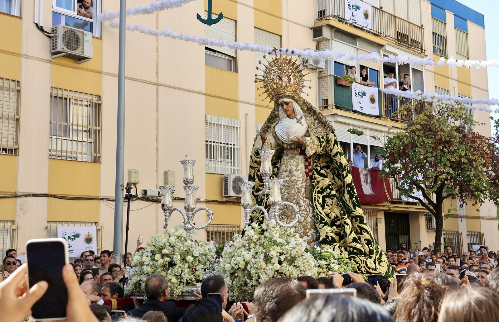 Fotos de la Misión de la Esperanza de Triana: del Tiro de Línea a las Letanías