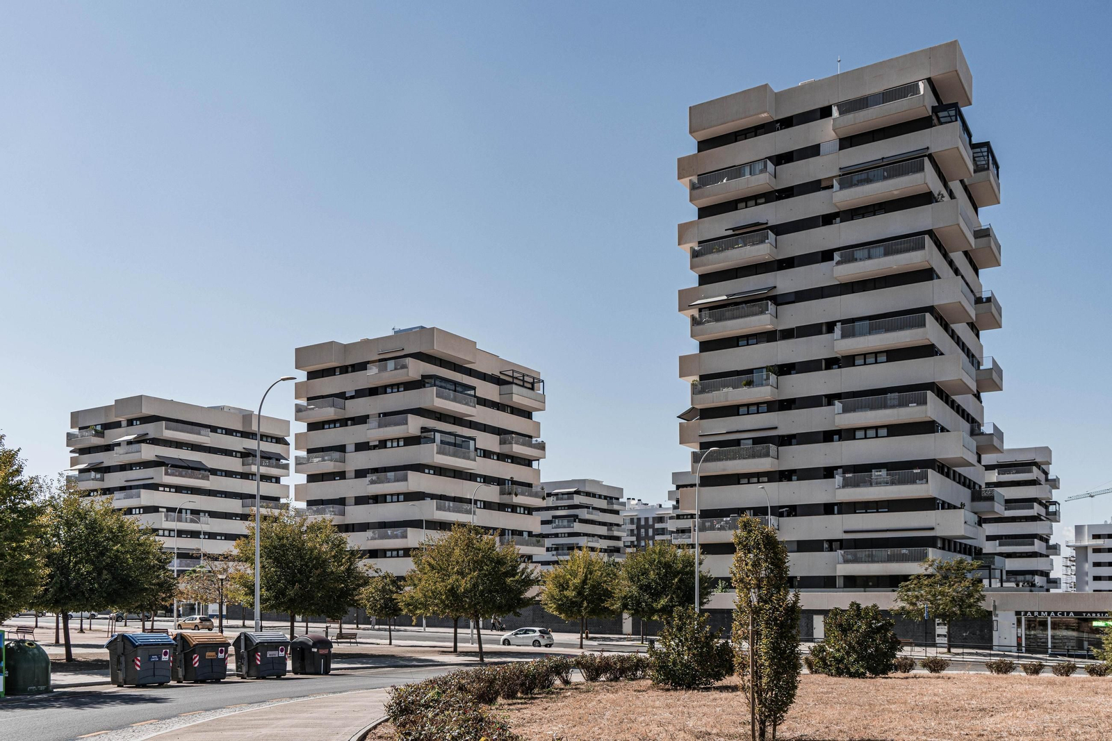 Vista panorámica de los edificios cebra situados en Albayda