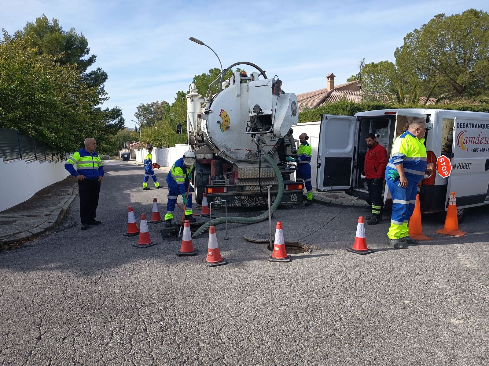 Trabajos de Aqualia en la red de saneamiento del Puente Tablas.