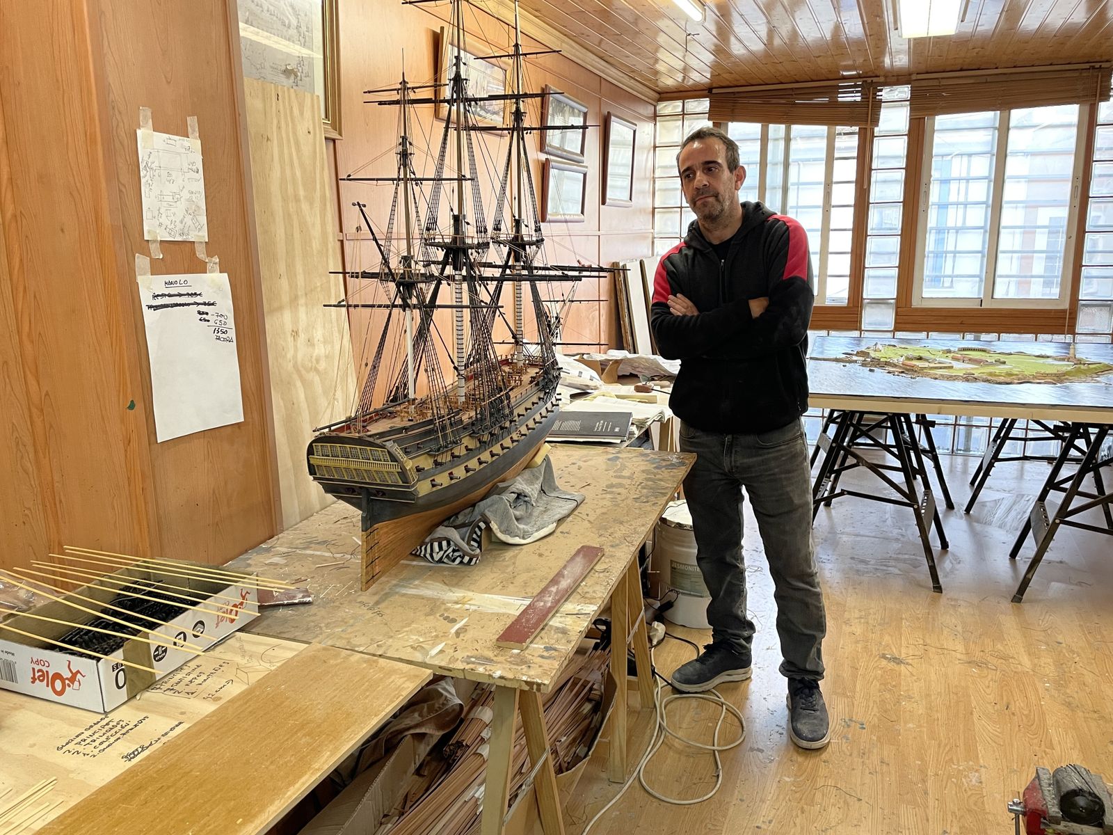 Fotos de maquetas navales construidas por Máximo Agudo.