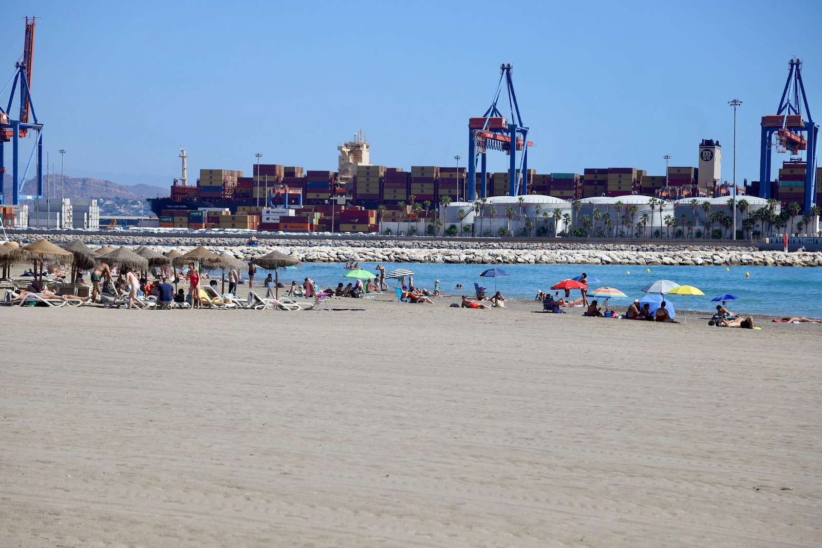 El 'veranillo' de San Miguel deja un nuevo día de playa en Málaga