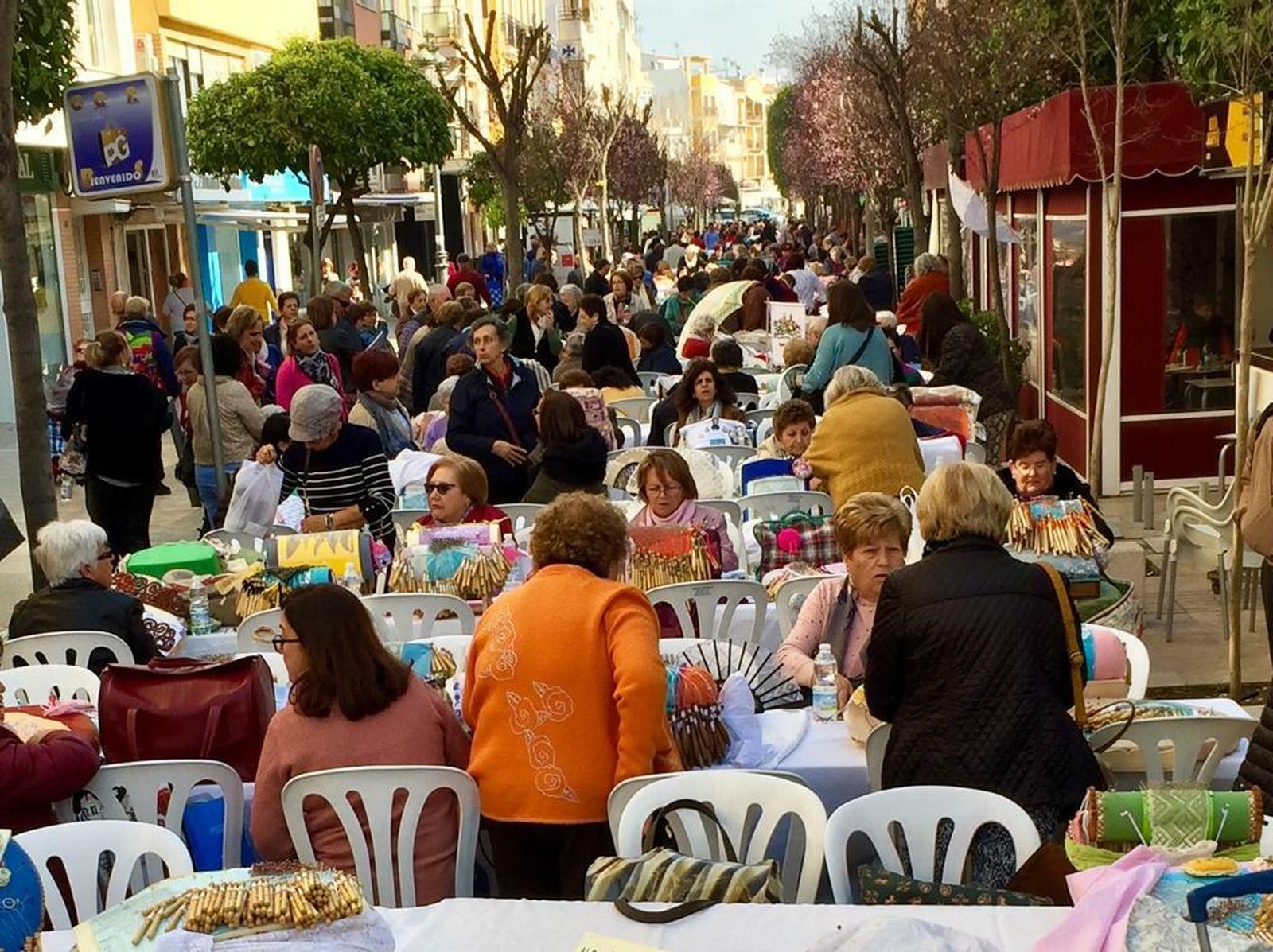 Asistentes al Encuentro Nacional de Encajeras en Puente Genil