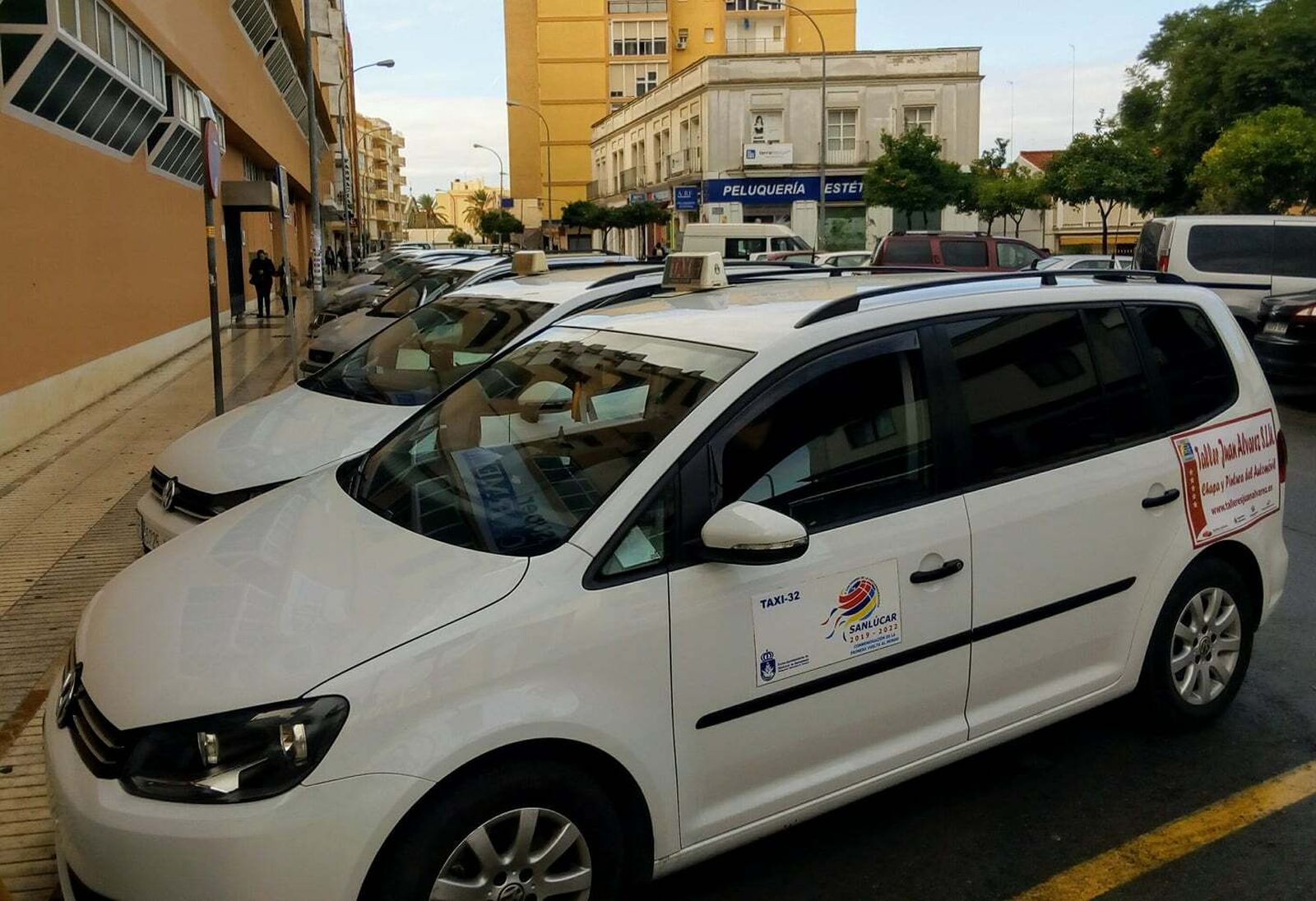 Una de las paradas de taxis de Sanlúcar.
