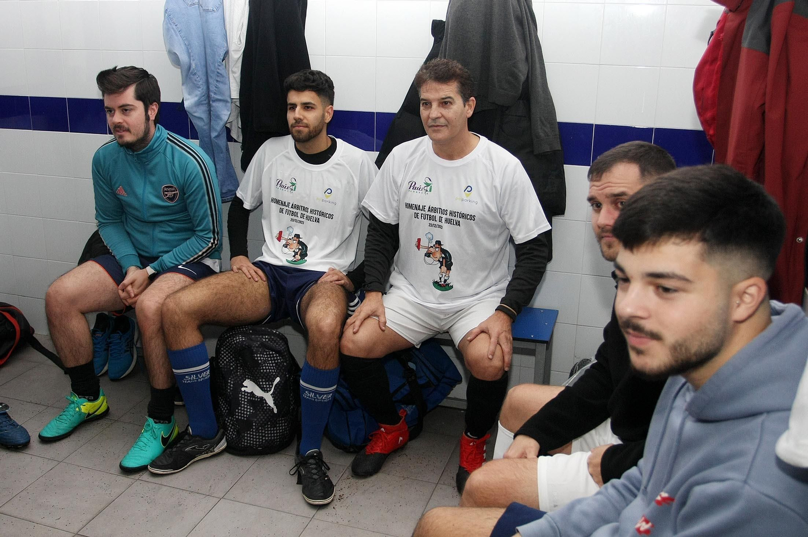 Imágenes del partido homenaje a los árbitros históricos de fútbol de Huelva
