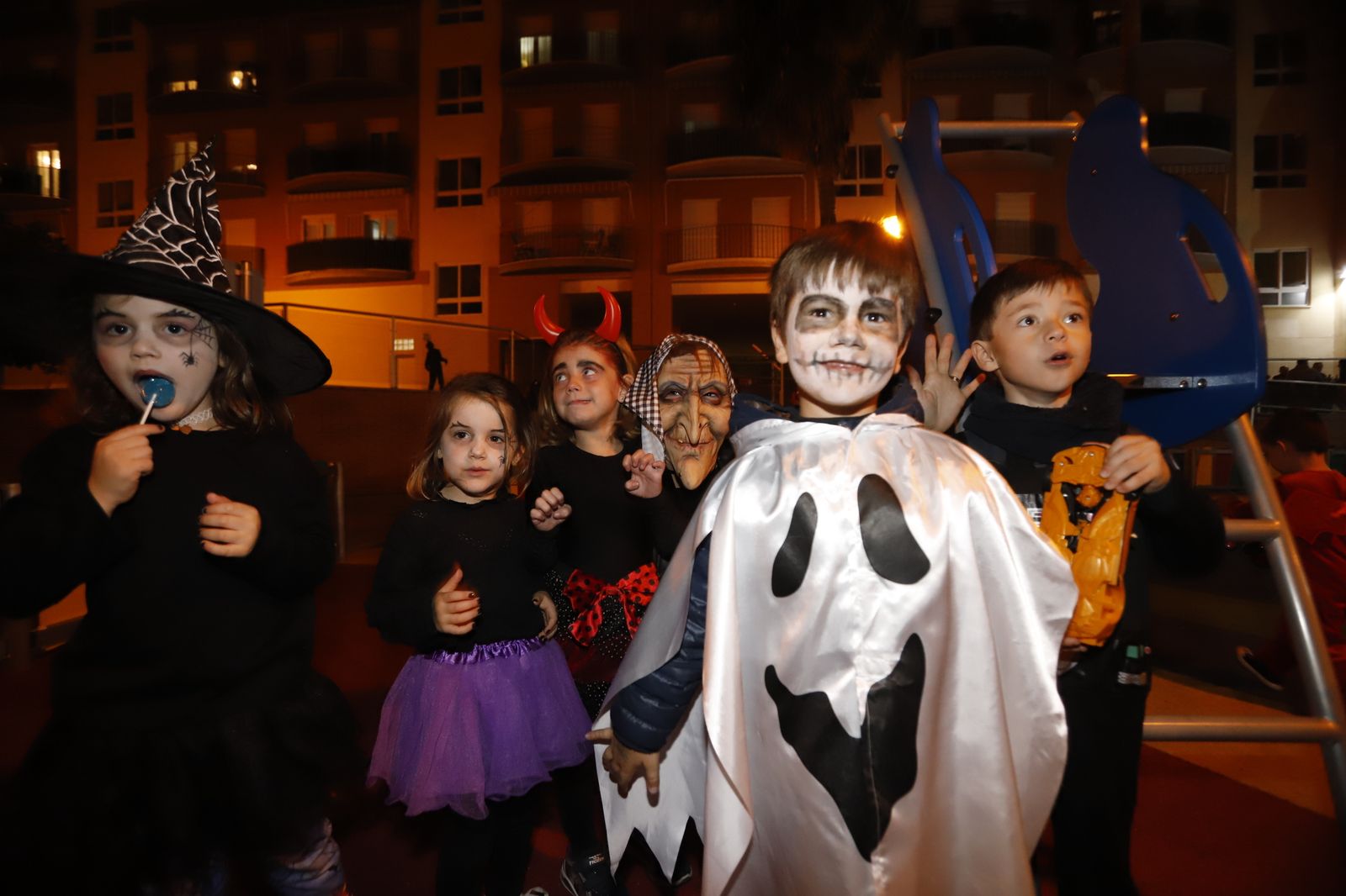 Ambiente de Halloween en las calles de Huelva