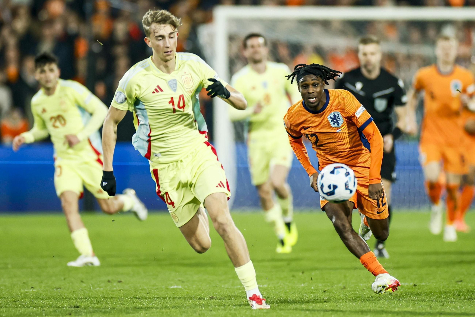 Dean Huijsen debuta con España: "Sumamos uno más a la familia"