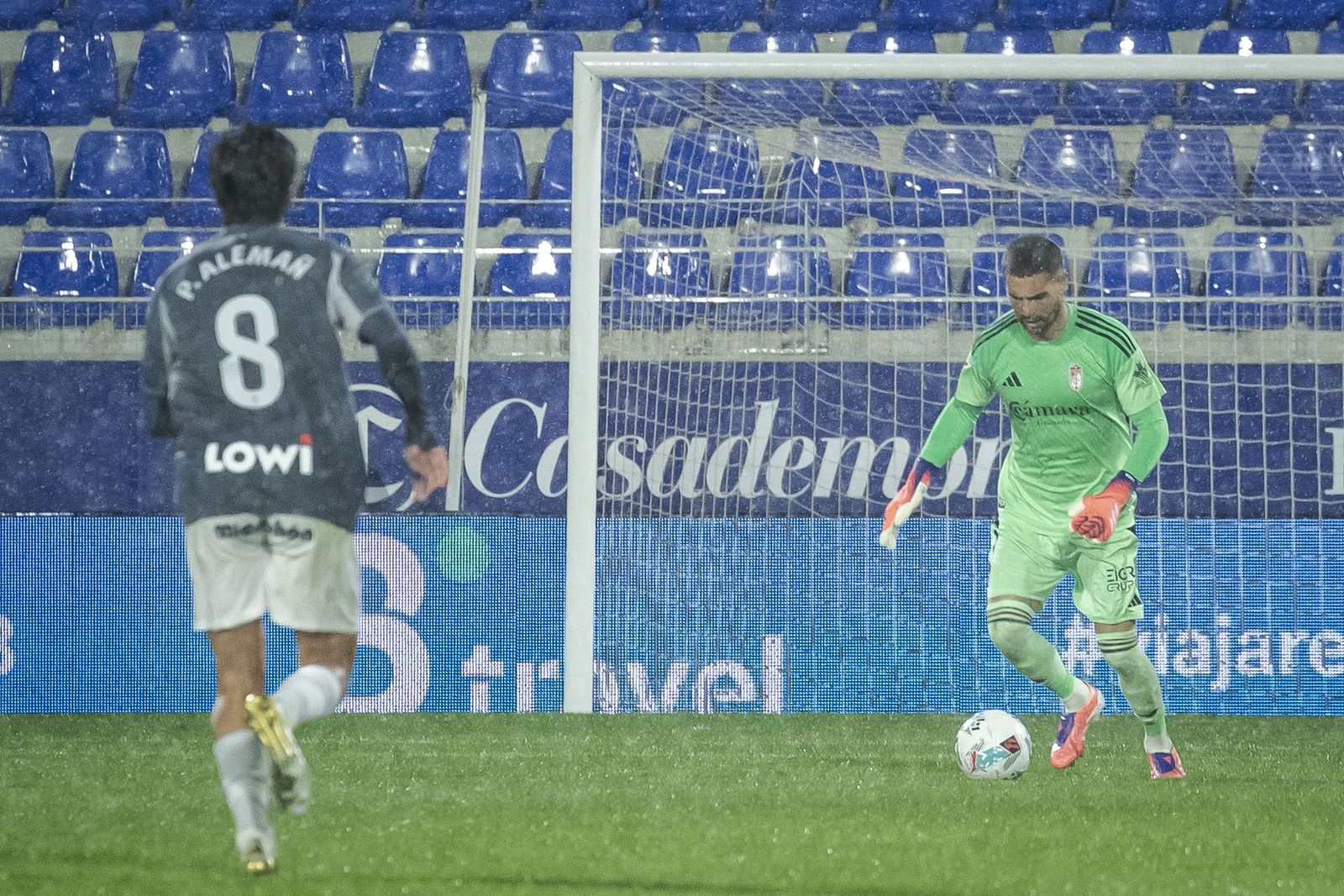 Luca Zidane con el balón en un partido anterior del Granada