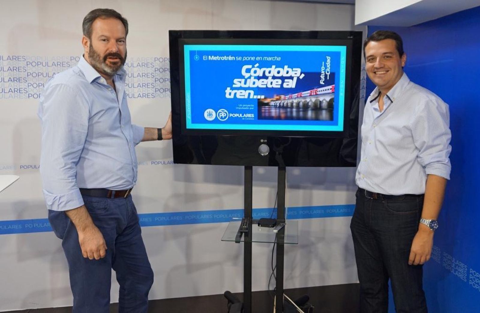 Adolfo Molina y José María Bellido, ayer, en la sede del PP.