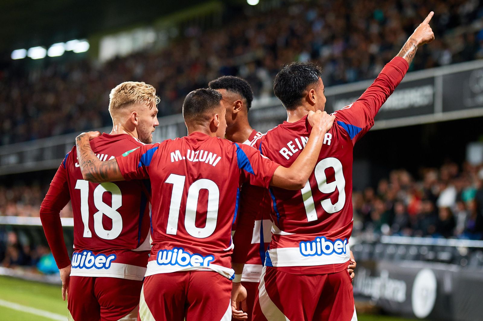 Los jugadores del Granada celebran el 0-1 en Castellón