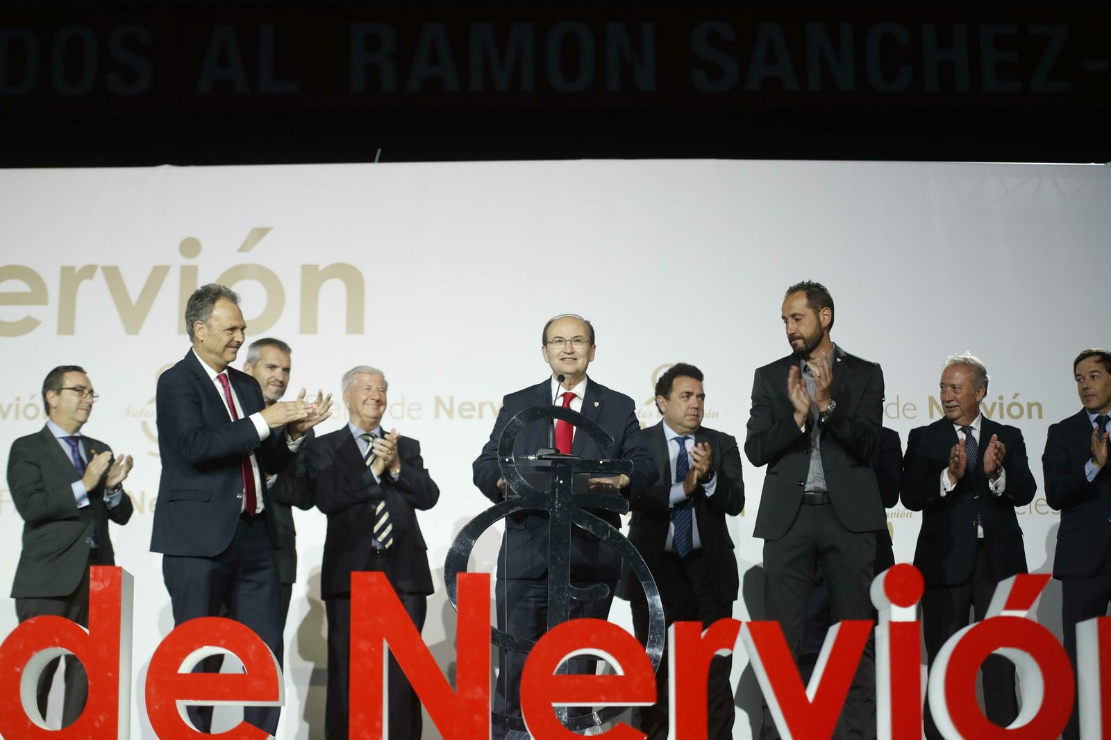 José Castro, flanqueado por Joaquín Caparrós y Pablo Machín en el acto 'Los Fieles de Nervión'.