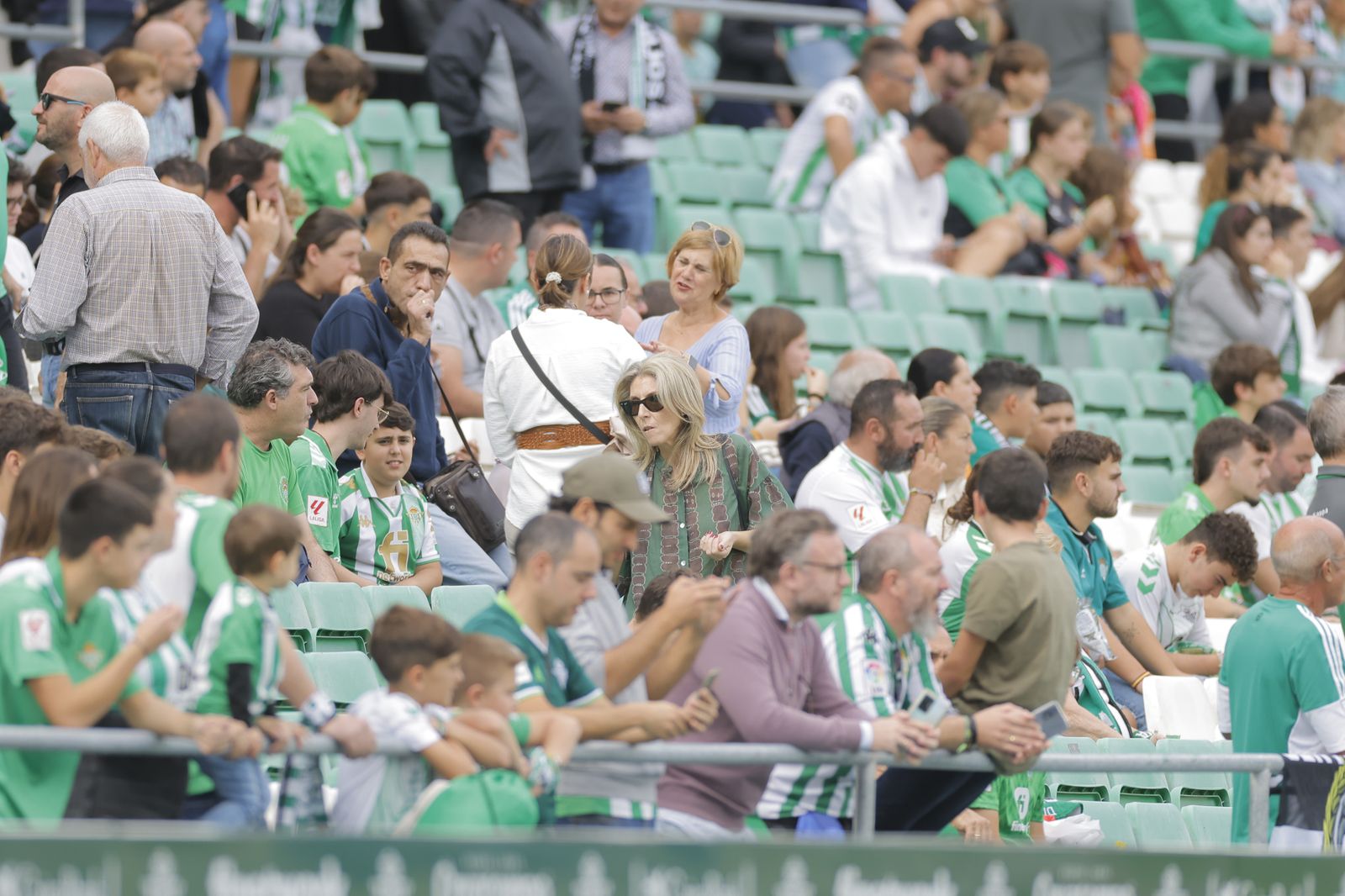 Búscate en las fotos del Betis-Osasuna