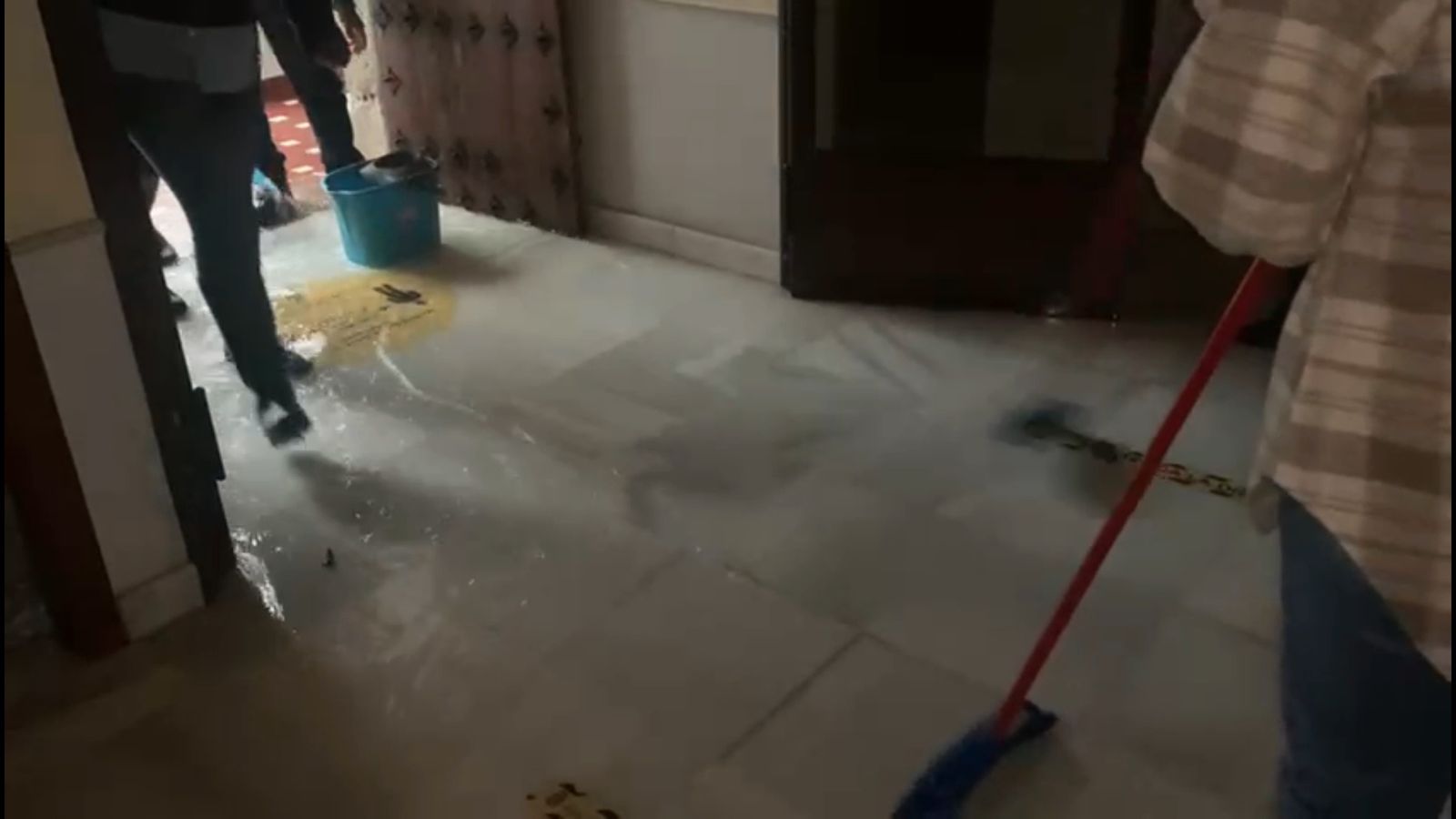 El agua sale de las paredes en Grazalema