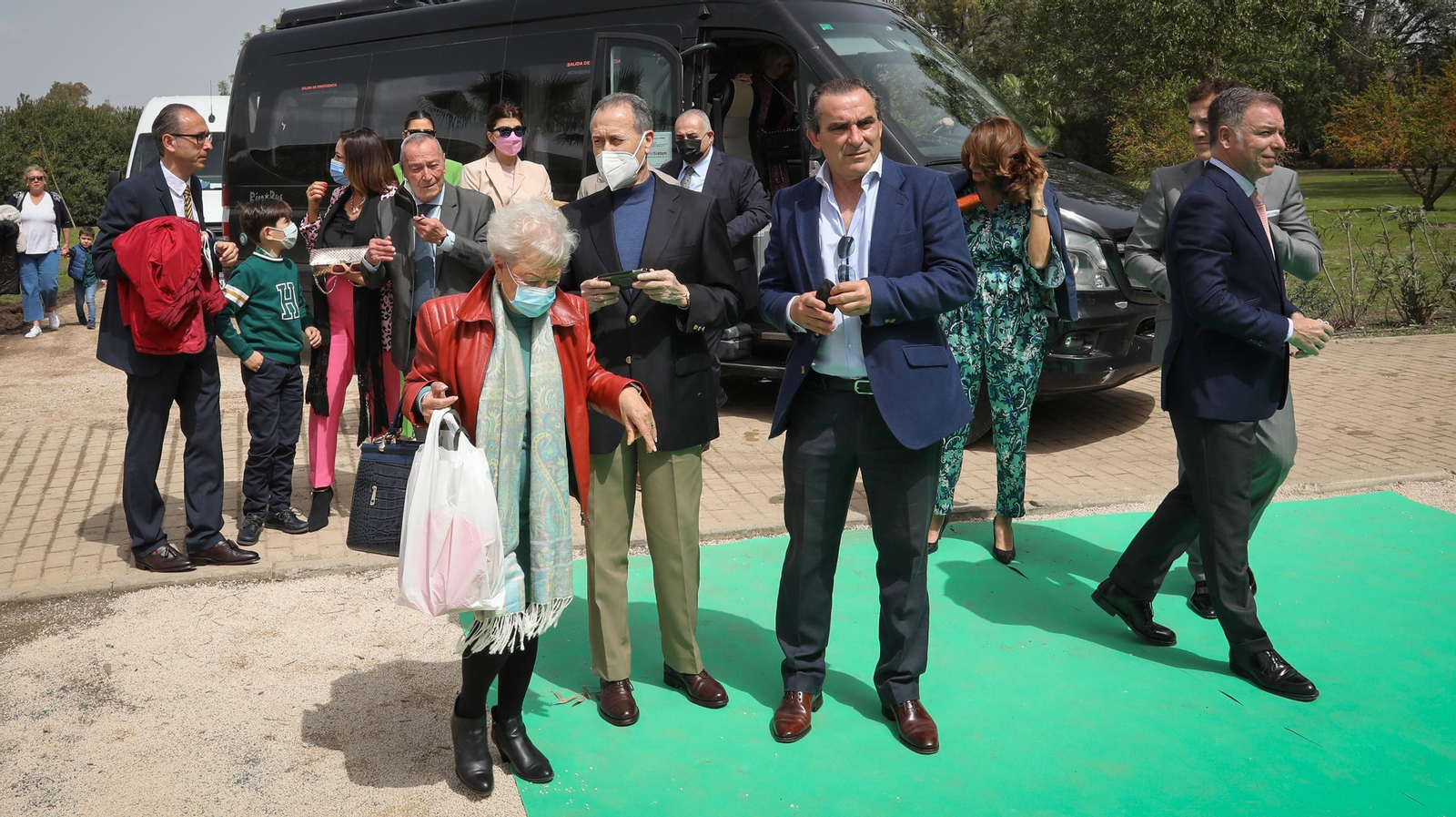 Artistas, políticos y empresarios en el bautizo de los nietos de José Luis López en Jerez