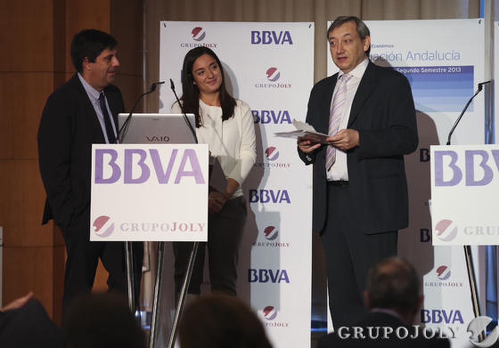 El director de 'Málaga Hoy', Antonio Méndez, durante el turno de preguntas de los asistentes con los ponentes. / Albiñana