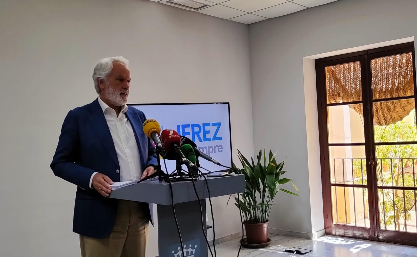 Agustín Muñoz, durante la rueda de prensa ofrecida este lunes en el Ayuntamiento de Jerez.