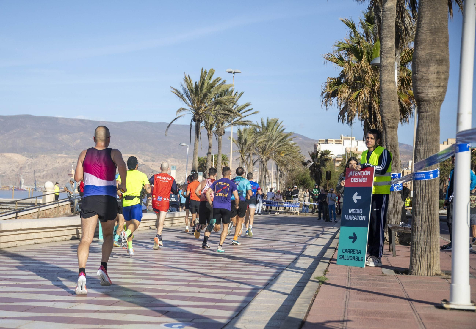 El Medio Maratón de Almería 2025, en imágenes