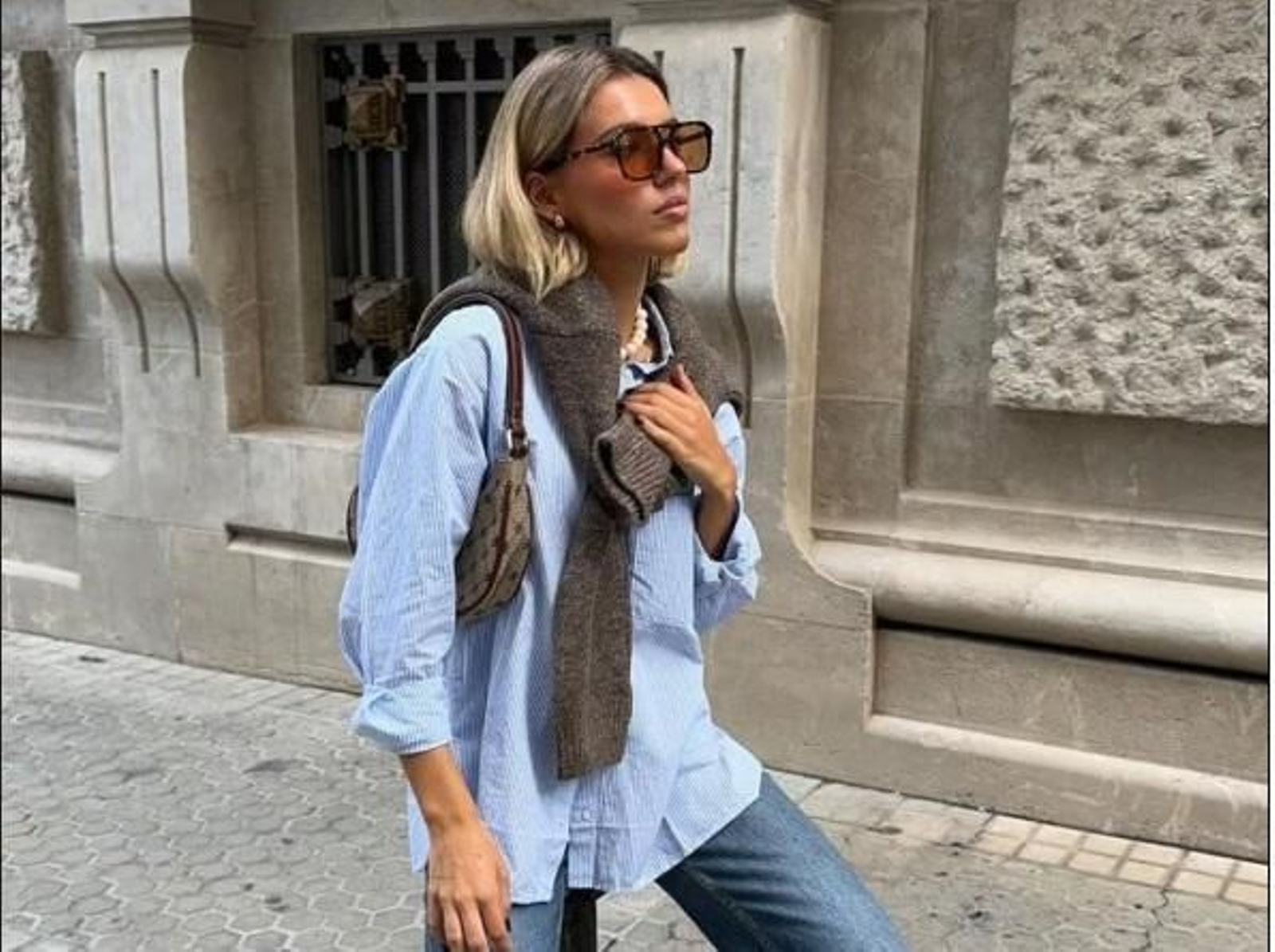 Los vaqueros son un básico indispensable que sube de nivel si aciertas con el jersey.