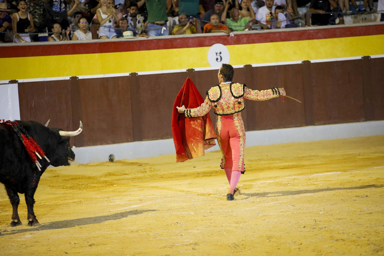 Corrida de toros Berja con un toro indultado, en imágenes
