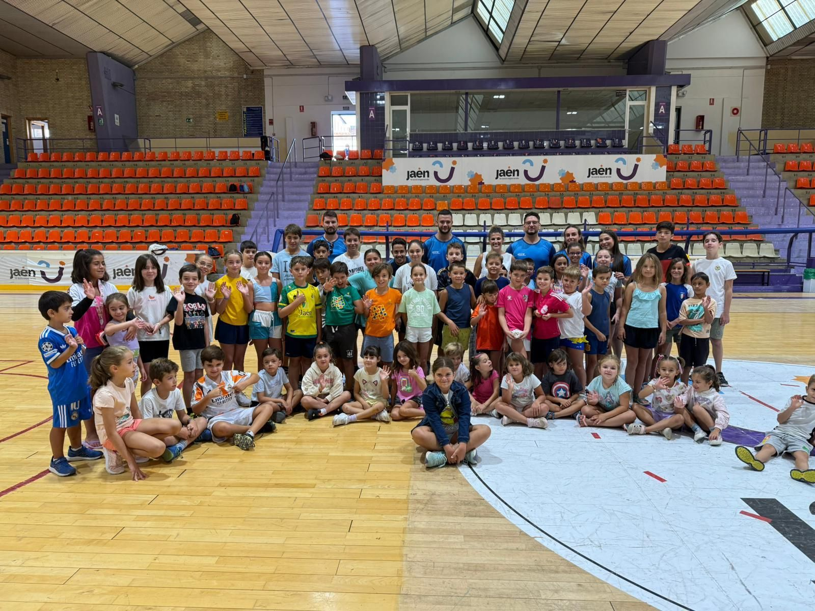 Foto de familia de Beatriz López junto a los participantes.