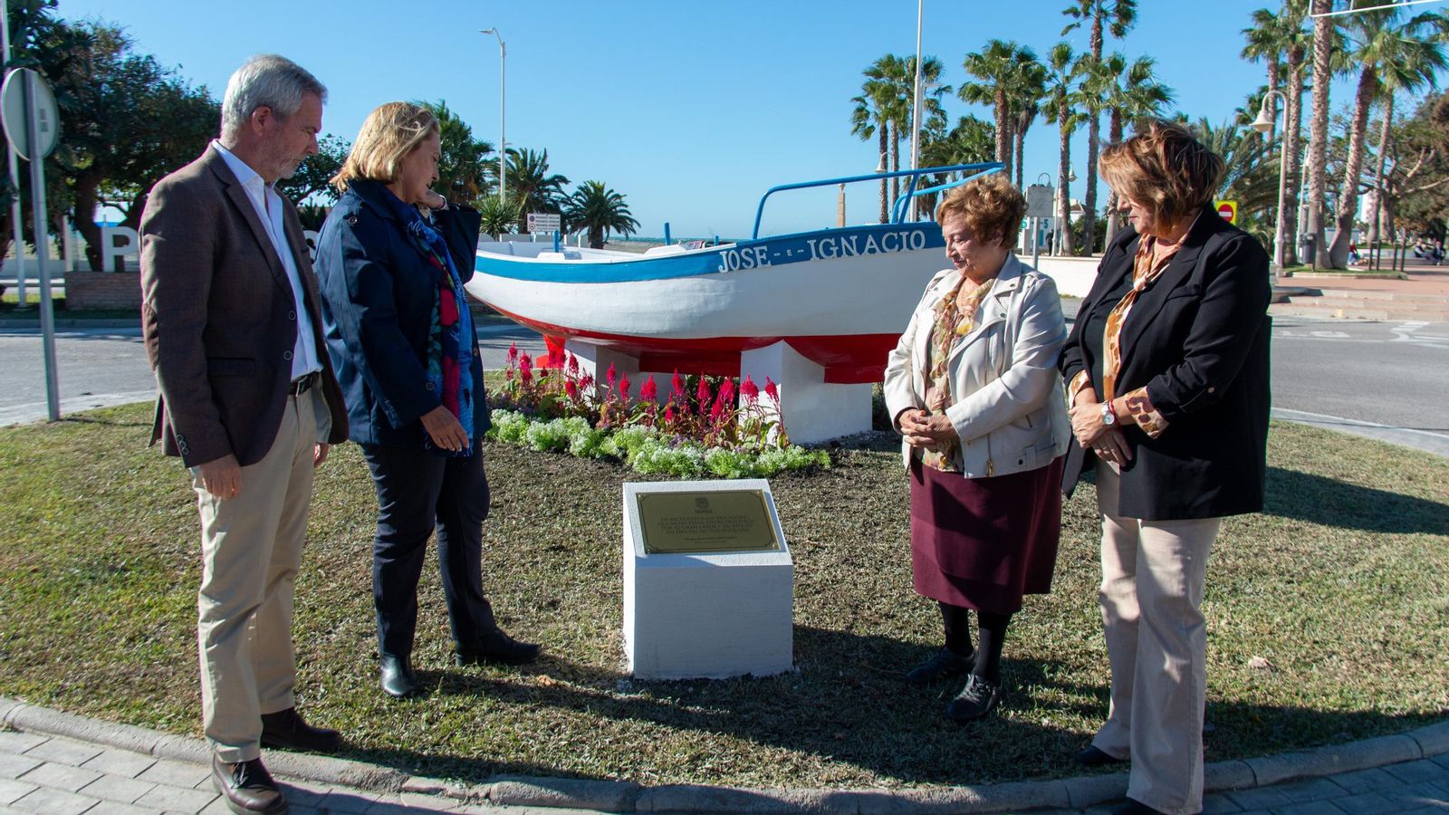 Han descubierto una placa en homenaje a las familias marineras